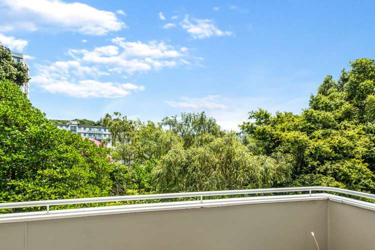 13/20 Thompson Street Mount Cook_12