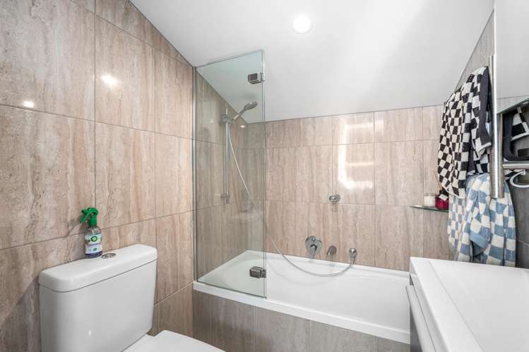 11/8 Thatcher Crescent, Crofton Downs_14