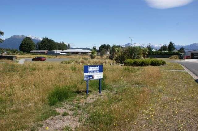 17 Motu-Au Close Manapouri_1