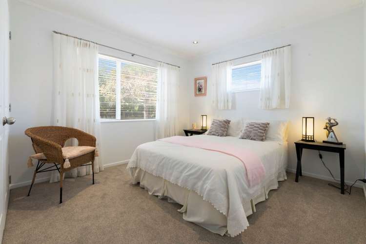 8 Newbliss Crescent East Tamaki Heights_17