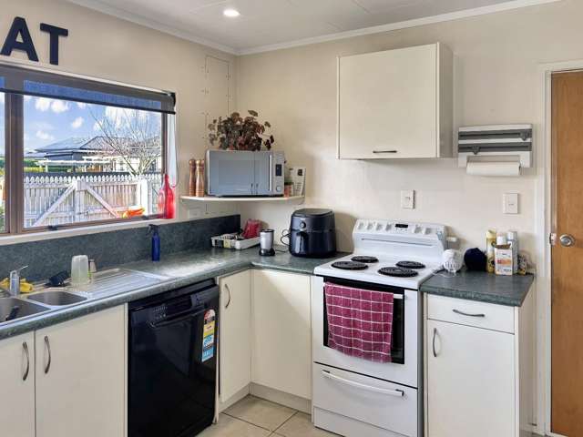 802 Queen Street West 10482_2
