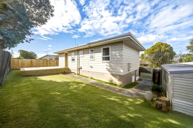 12 Quincey Place Massey_12