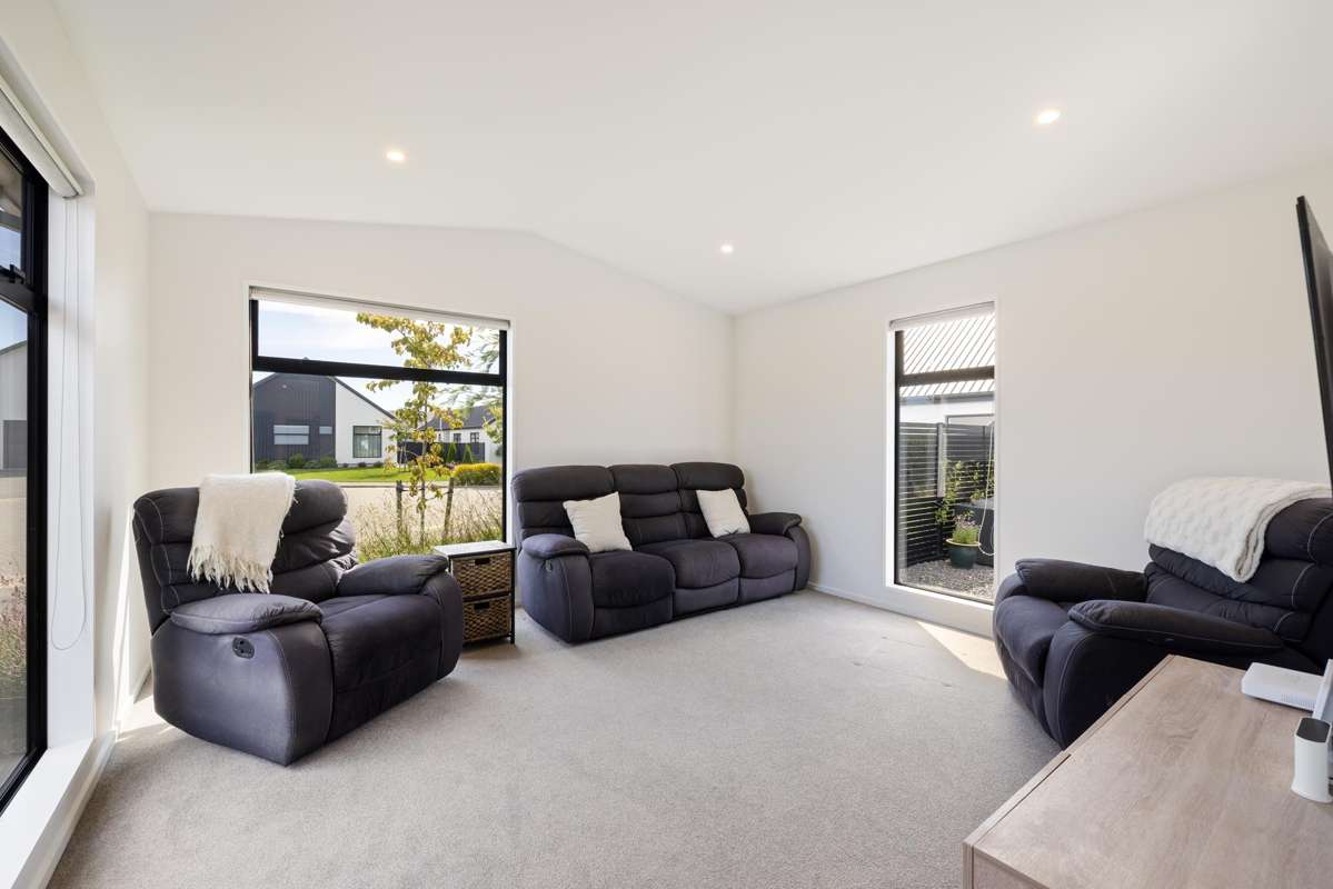 19 Maurice James Way_4