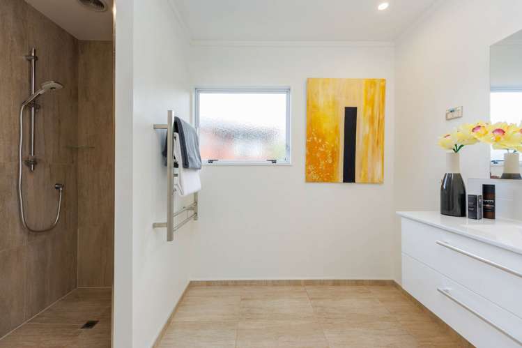 20 Penguin Drive Murrays Bay_13