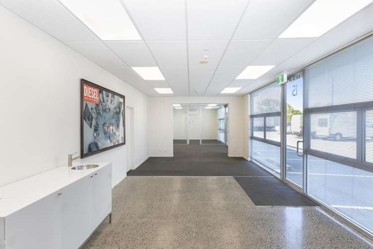 Units 14 & 15, 150 Cavendish Road Casebrook_6
