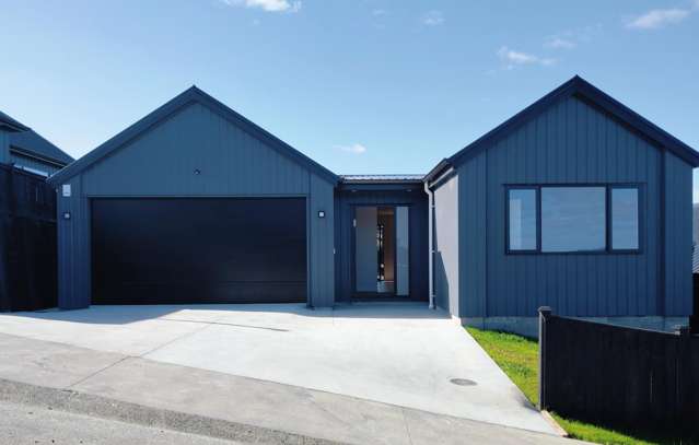 Stylish & Modern Living in Sought-After Warkworth!