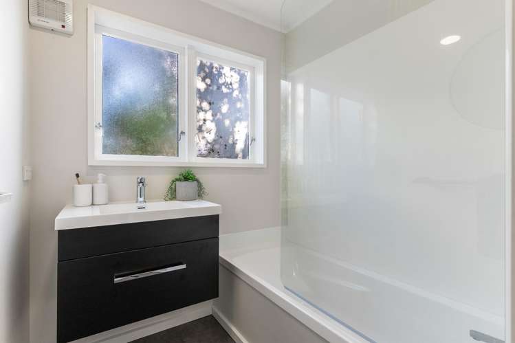 17b Colchester Crescent Newlands_6