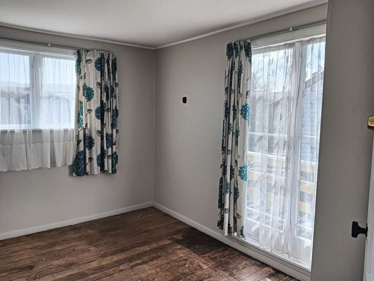 4 Bertram Grove Naenae_12