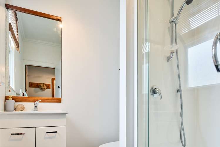 2/1 Rixon Grove Mount Victoria_11