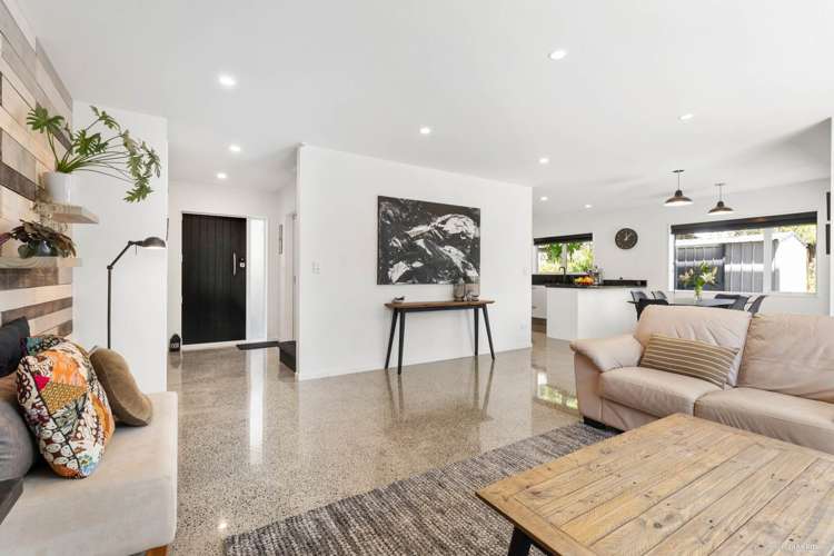 83 Fernhill Way Oteha_2