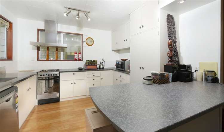 22 Guys Road Yaldhurst_10