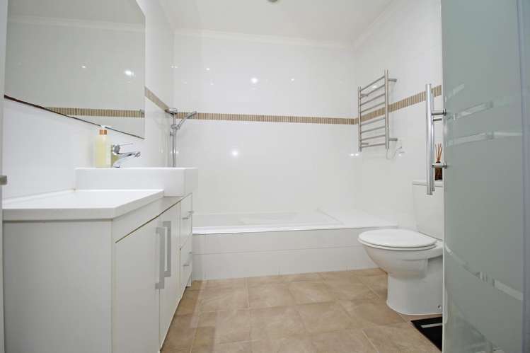 4 Bushpark Place Flat Bush_10