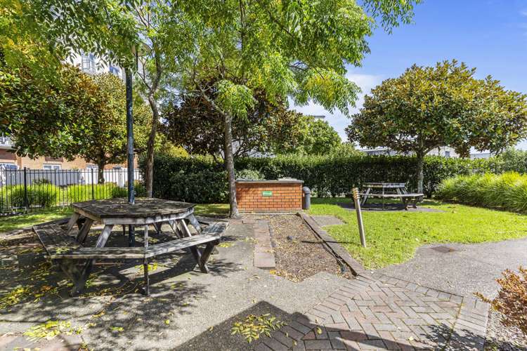 5E/10 Crown Lynn Place_1