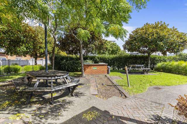 5E/10 Crown Lynn Place New Lynn_2