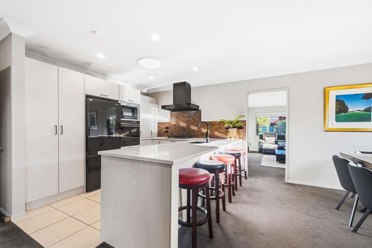 8 Belfry Place Wattle Downs_5