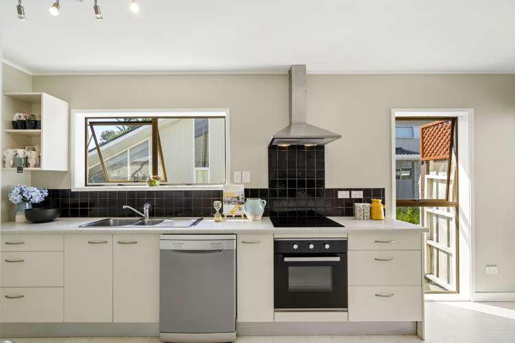 20 Robin Lane Browns Bay_13