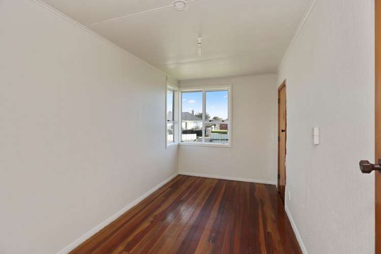 1 Sutton Place Hawera_10