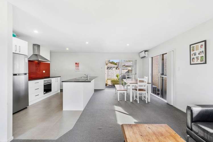 8 Popokatea Drive Takanini_11