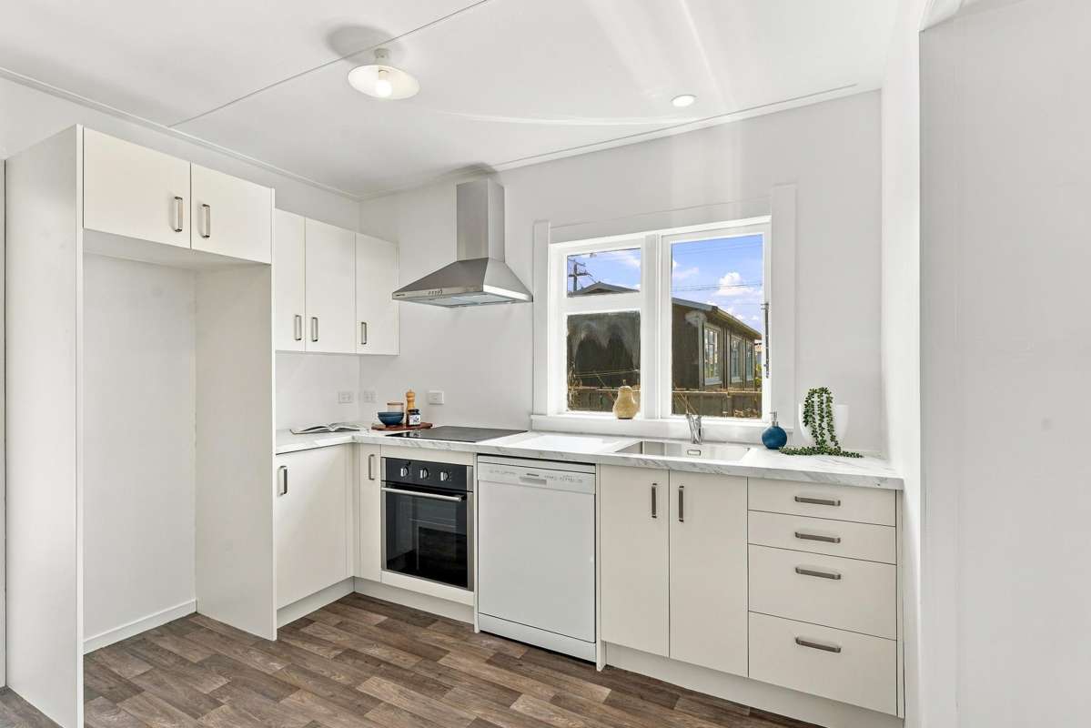15 Taupata Street_5