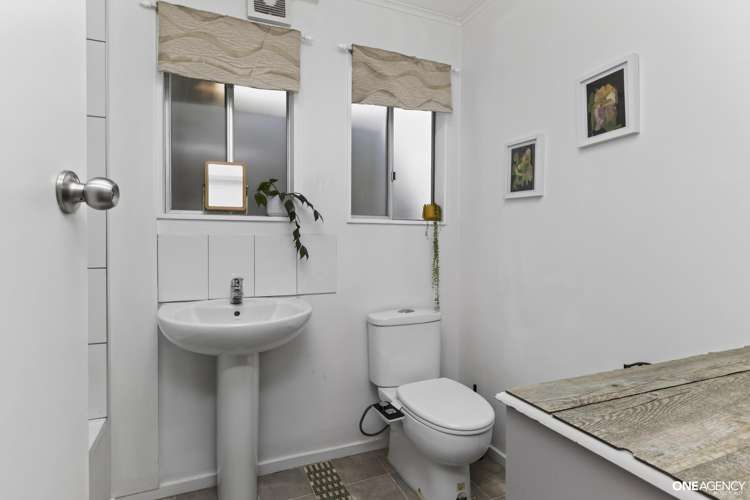 71 Larsen Crescent Tawa_12