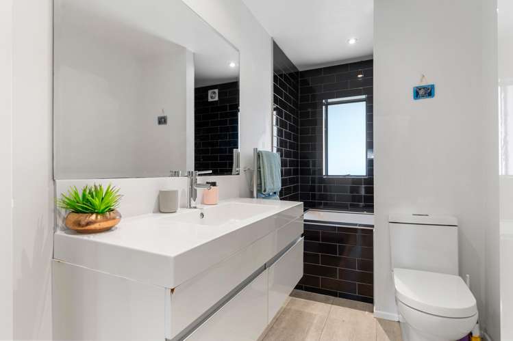 13 Hollywood Avenue Titirangi_17