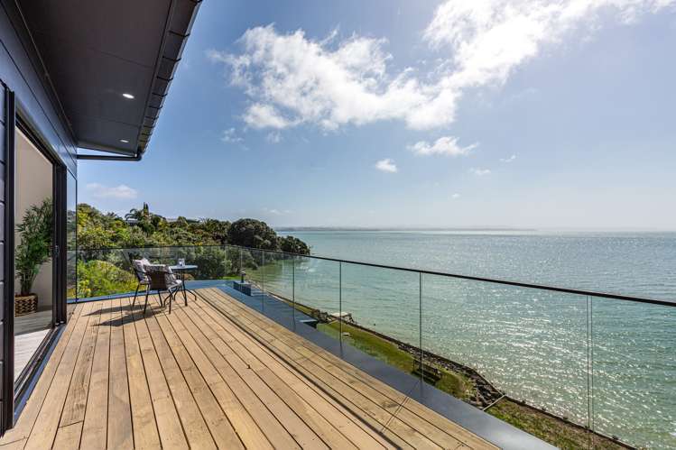 8a Crispe Road Clarks Beach_6