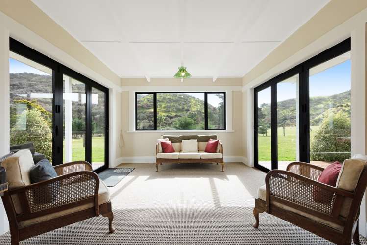 541 South Makara Road Makara_19