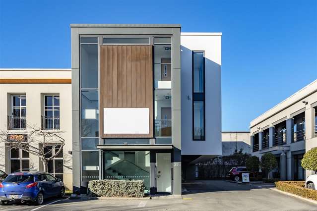 Modern Leslie Hills Drive Office | 355sqm