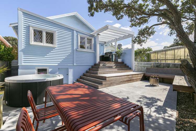 17 Freyberg Street Lyall Bay_19