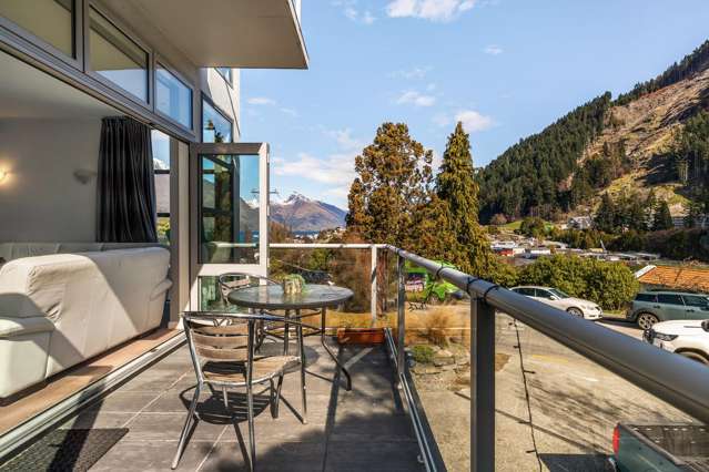 1/97 Hallenstein Street Queenstown_2