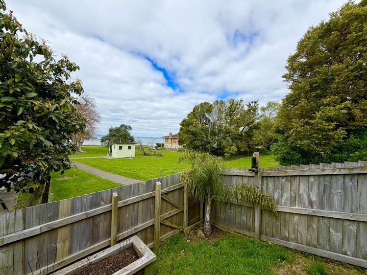 13 Capitol Road Matakatia Bay_23