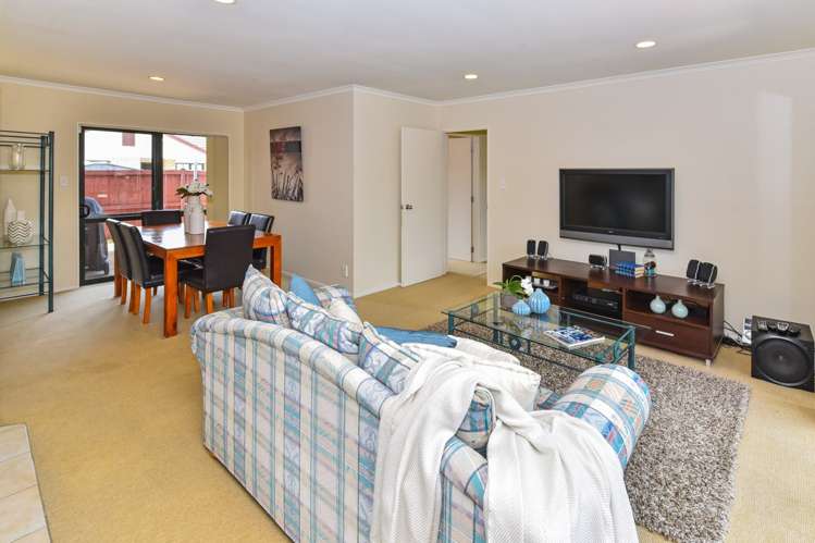 16 Greta Banks Place Wattle Downs_11