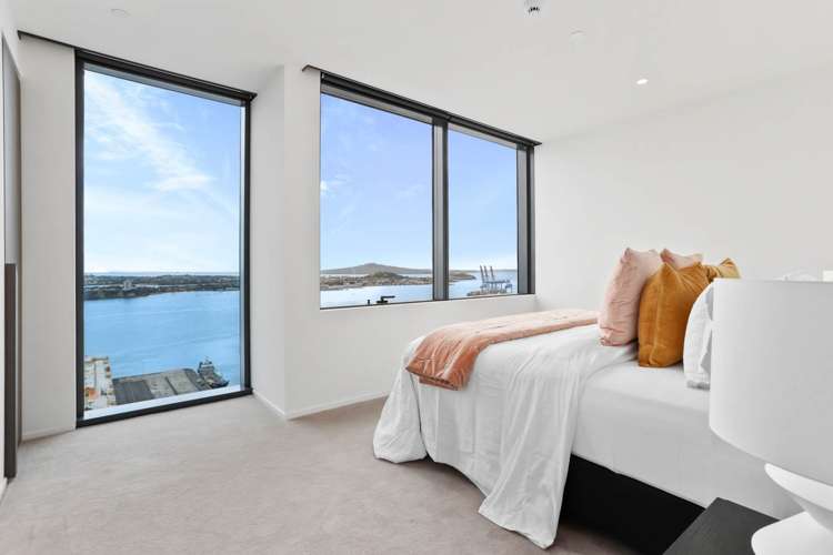 3401/10 Commerce Street City Centre_13