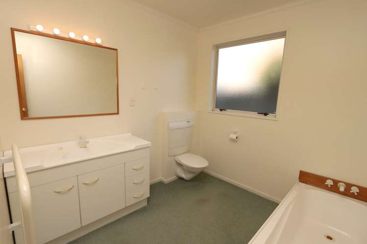 63 Kelvin Crescent Allenton_16