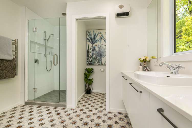 132 Attwood Road Paremoremo_9