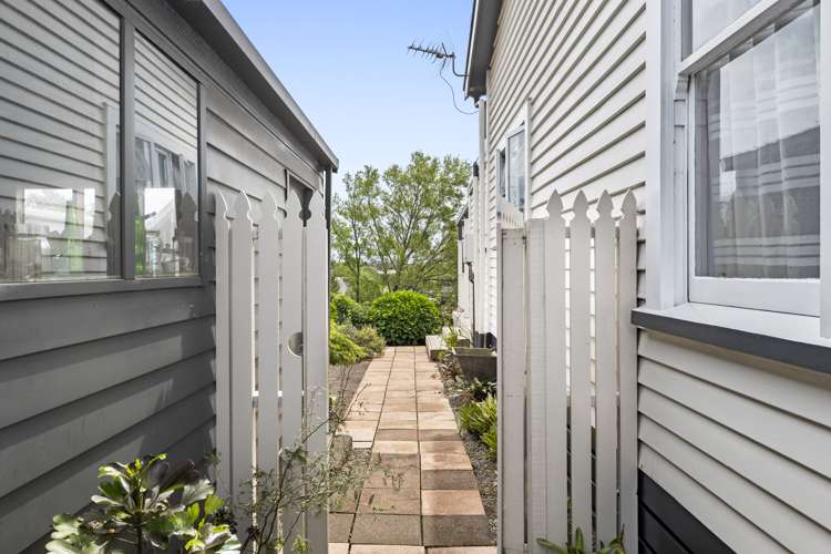 132 Tukapa Street Westown_29