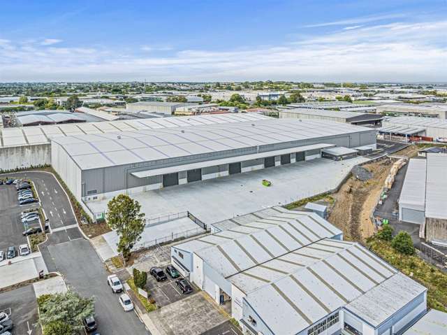 Long or Short Term with Gantry Cranes