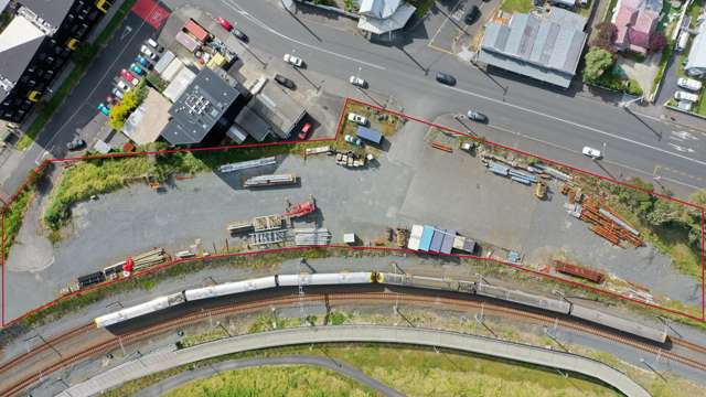 Rare 4,400sqm hardstand yard