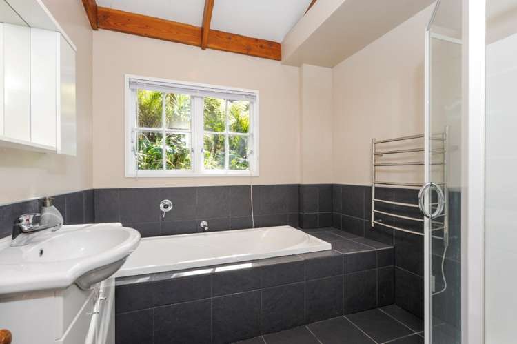 207 Laingholm Drive Laingholm_10