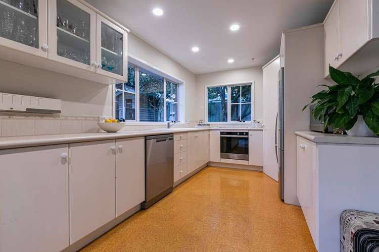 2/3 Rangitira Avenue Takapuna_11