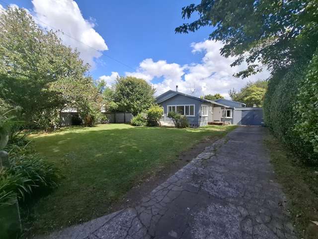 Charming 3-Bedroom Cottage in Mourea Tranquil Living by the Lake