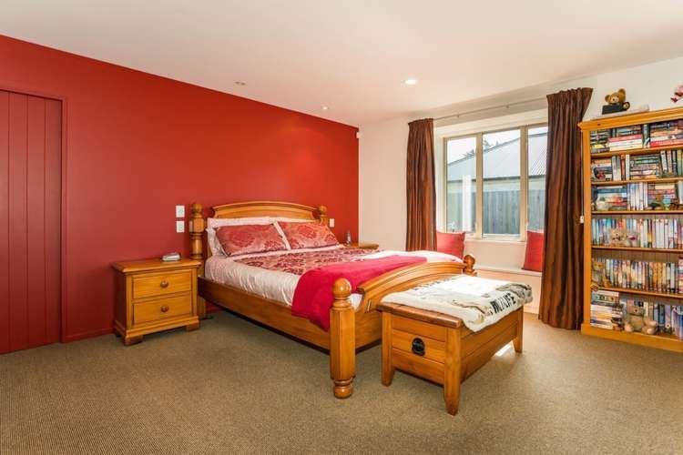 11 Tatahi Street Parklands_14