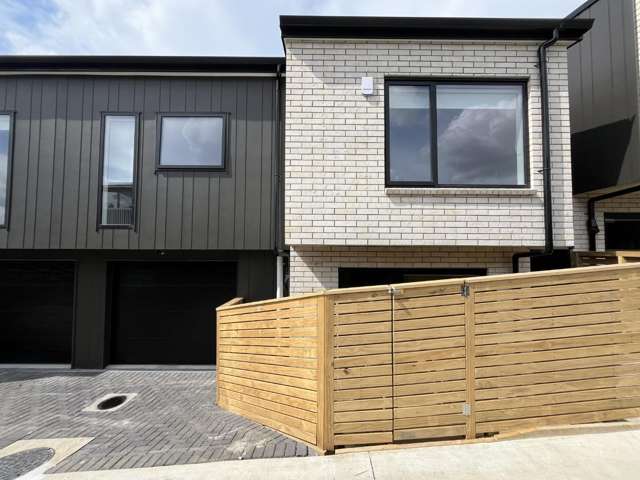 Modern 3 Bedroom with Garage