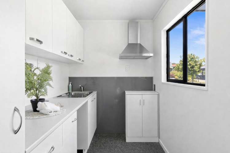 73 Gilbass Avenue Hamilton Lake_15