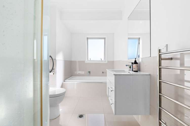 5/9 Vialou Street Hamilton Central_6