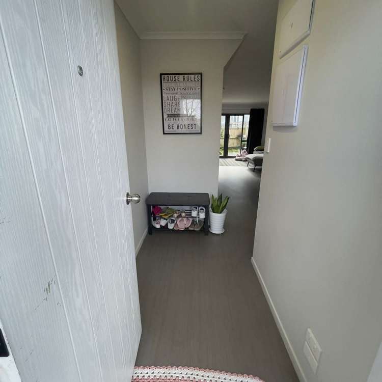 24 Whakawhiti Loop Avondale_1