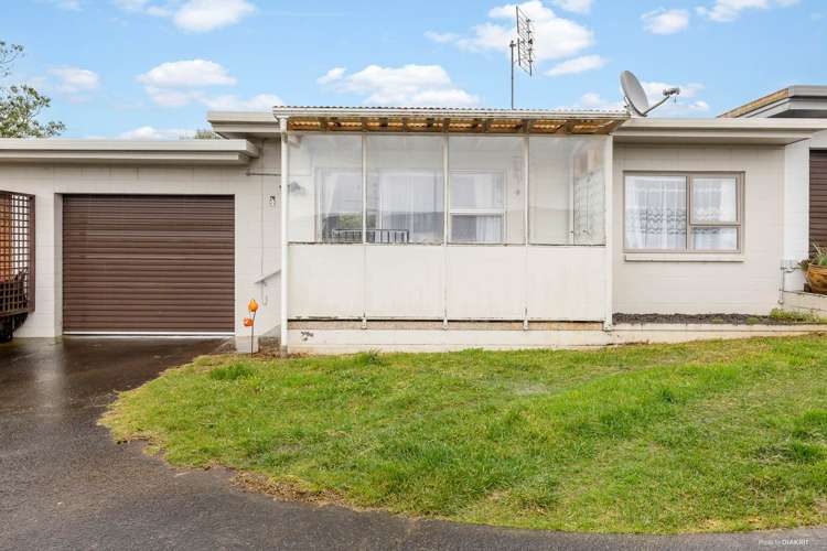 2/231 Queen Street Pukekohe_11