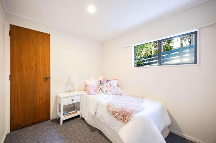16 Halldene Terrace Red Beach_13