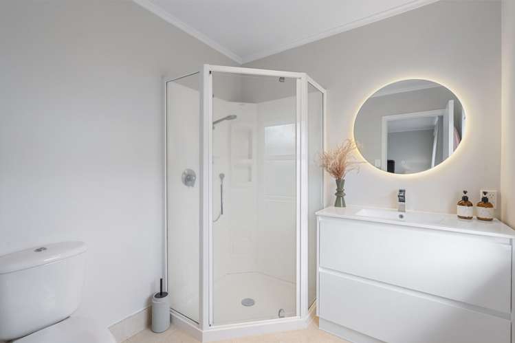 6 Norglen Lane Riverhead_13