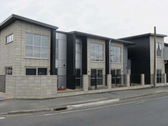 8/100 Knighton Road Hillcrest_1